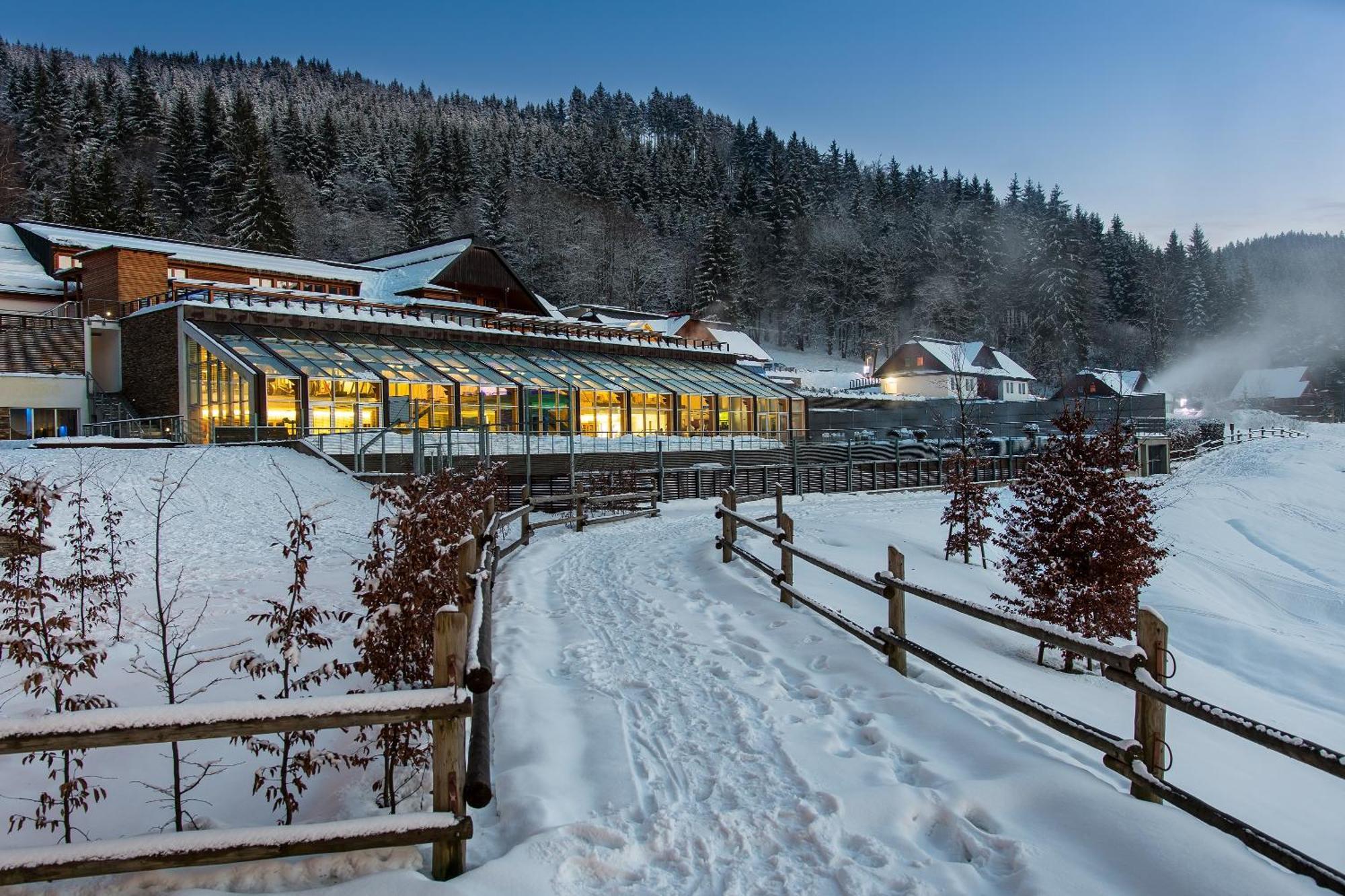 Wellness Hotel Horal, Вельке-Карловице Экстерьер фото